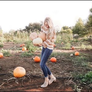 Forever 21 mustard sweater 🍂